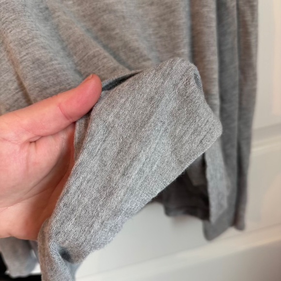 BB Dakota Gray Long Sleeved Cold Shoulder Top Small great condition - Picture 5 of 6